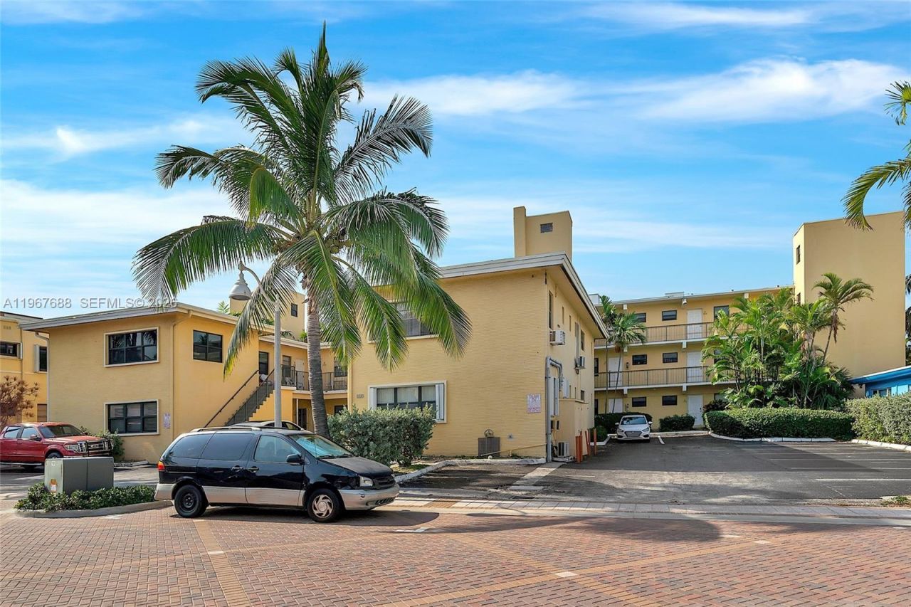 322 Harding St, Unit B202, Hollywood, FL 33019 Photo