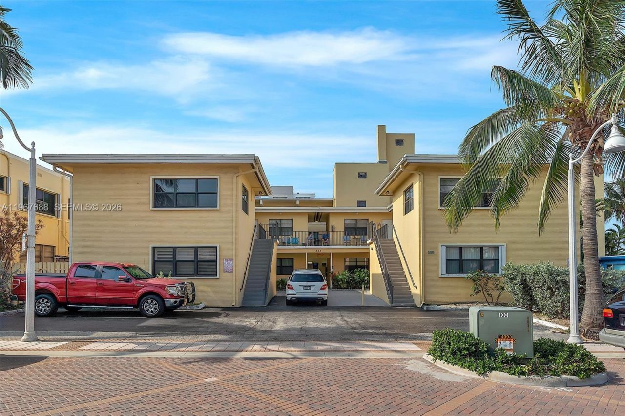 322 Harding St, Unit B202, Hollywood, FL 33019 Photo