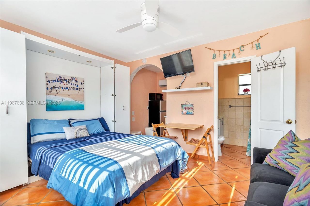 322 Harding St, Unit B202, Hollywood, FL 33019 Photo