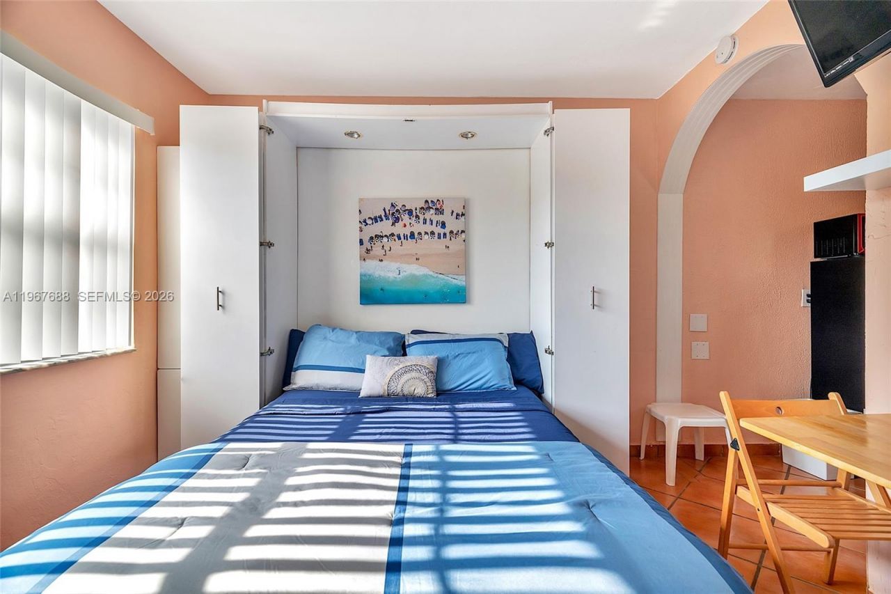 322 Harding St, Unit B202, Hollywood, FL 33019 Photo