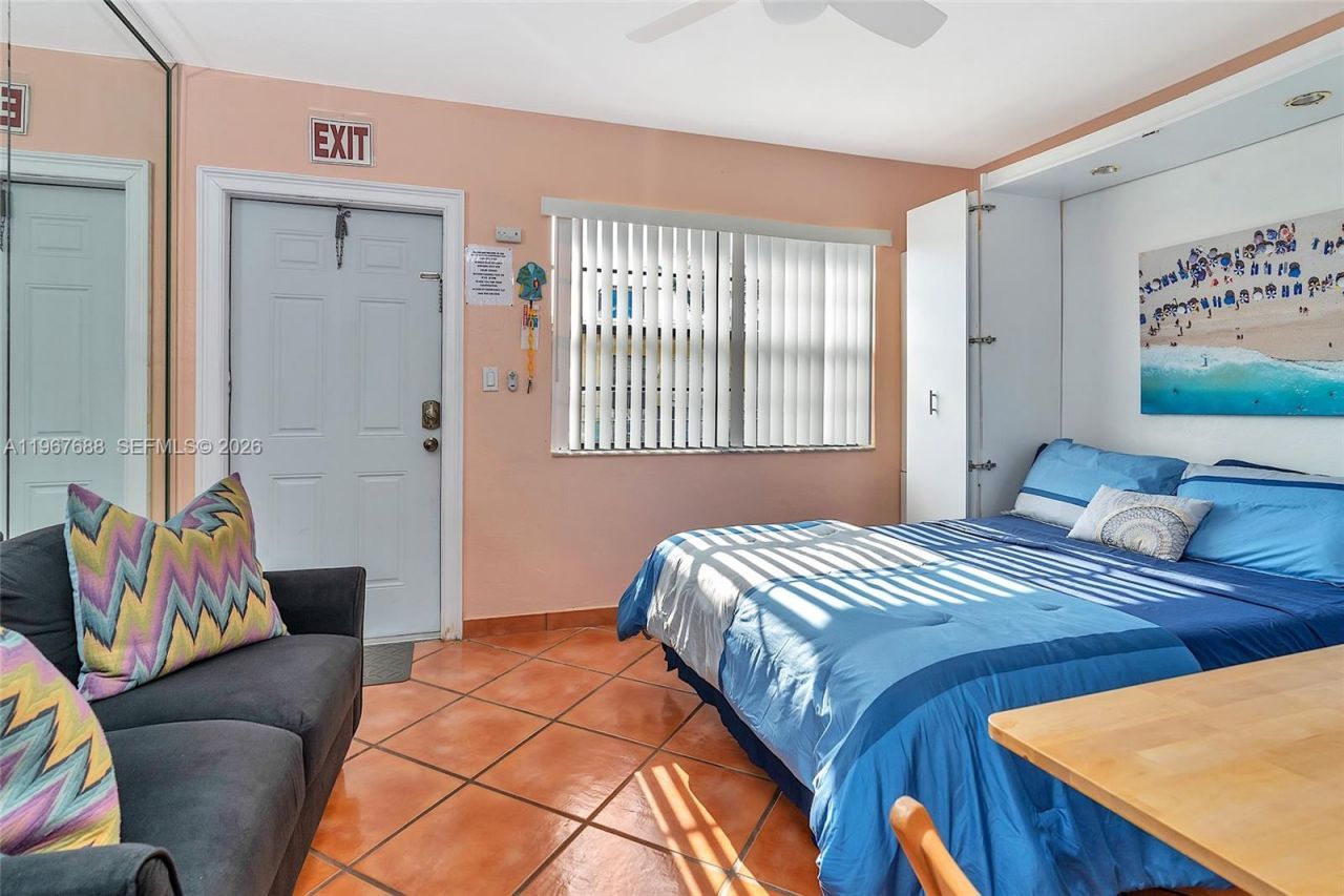 322 Harding St, Unit B202, Hollywood, FL 33019 Photo