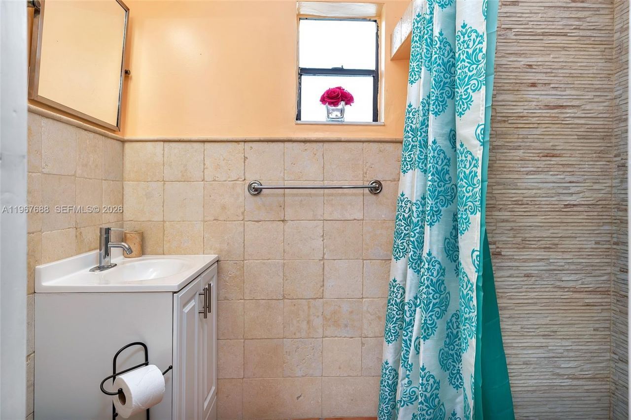 322 Harding St, Unit B202, Hollywood, FL 33019 Photo