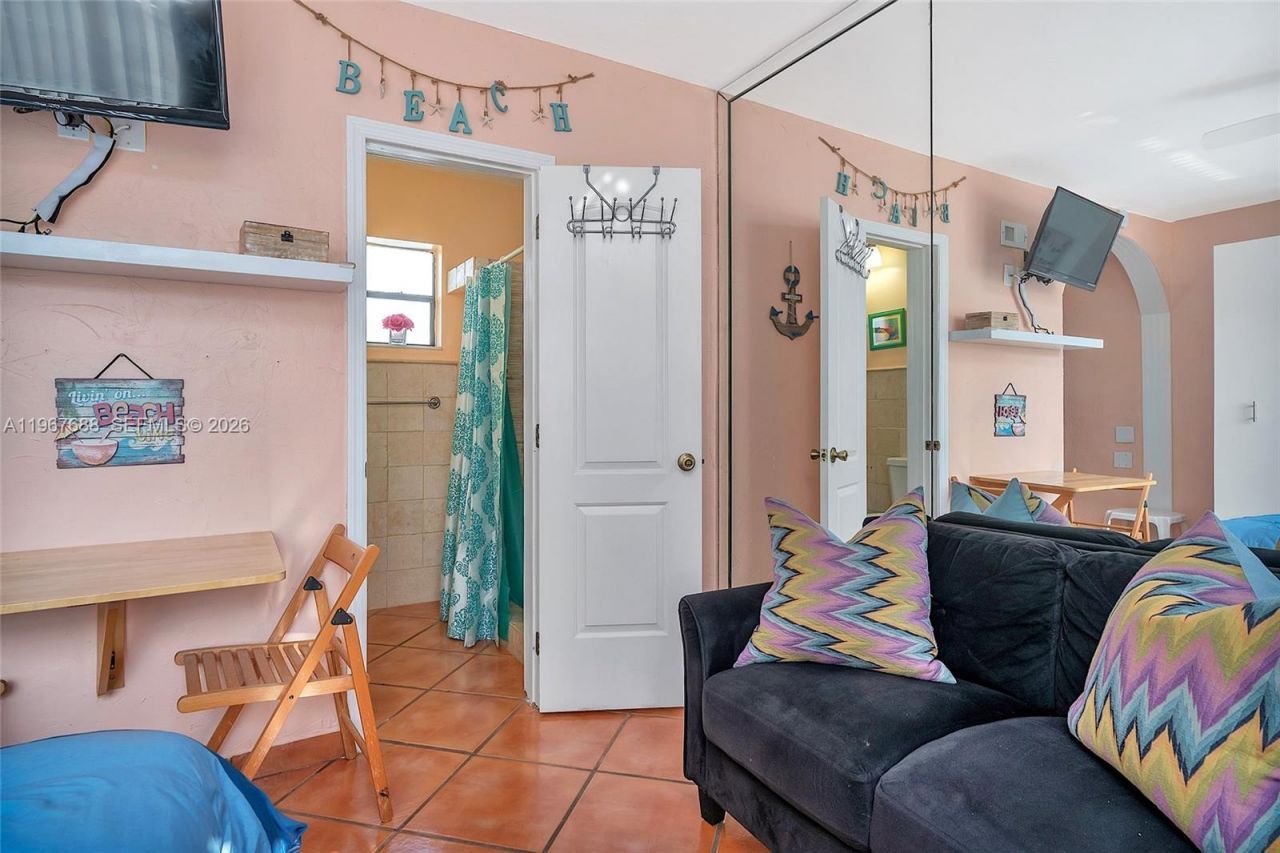 322 Harding St, Unit B202, Hollywood, FL 33019 Photo