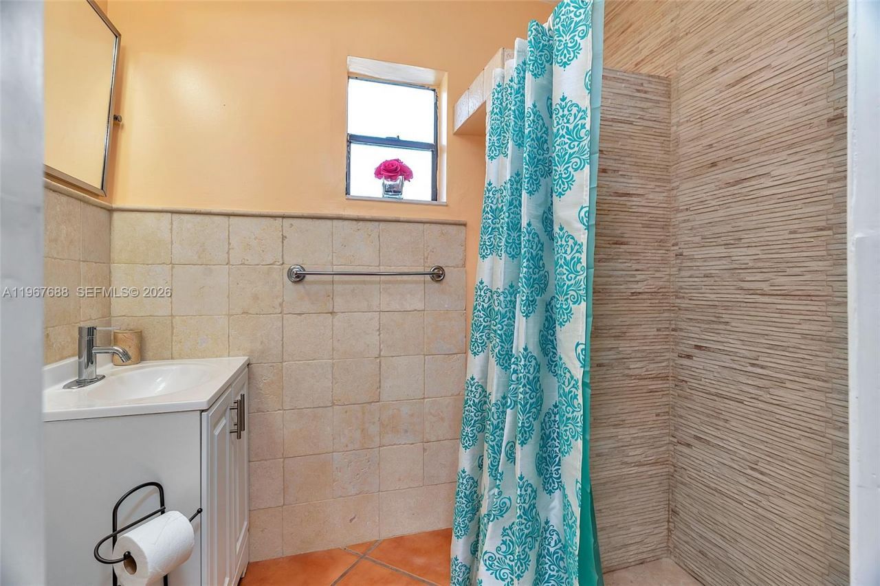 322 Harding St, Unit B202, Hollywood, FL 33019 Photo