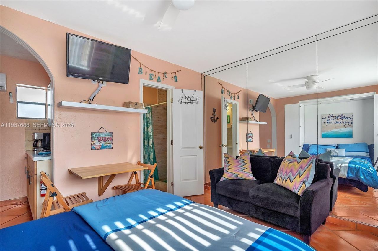 322 Harding St, Unit B202, Hollywood, FL 33019 Photo