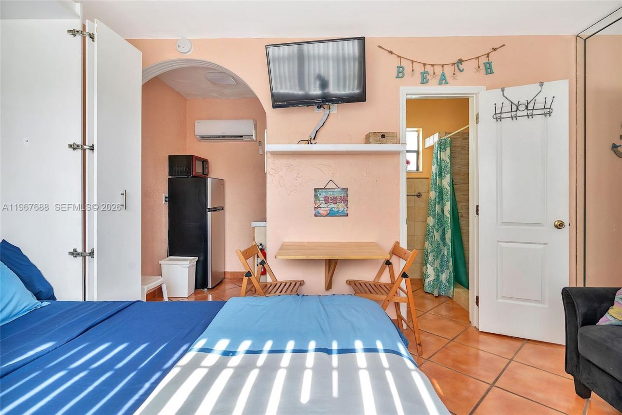 322 Harding St, Unit B202, Hollywood, FL 33019 Photo