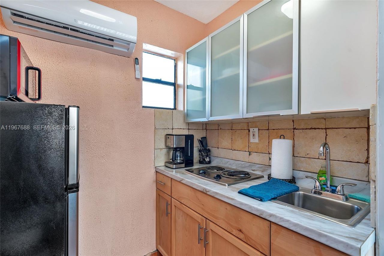 322 Harding St, Unit B202, Hollywood, FL 33019 Photo