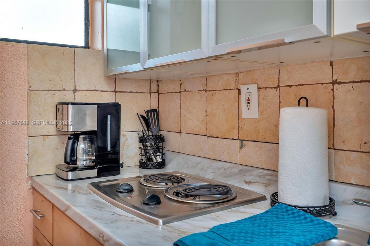 322 Harding St, Unit B202, Hollywood, FL 33019 Photo