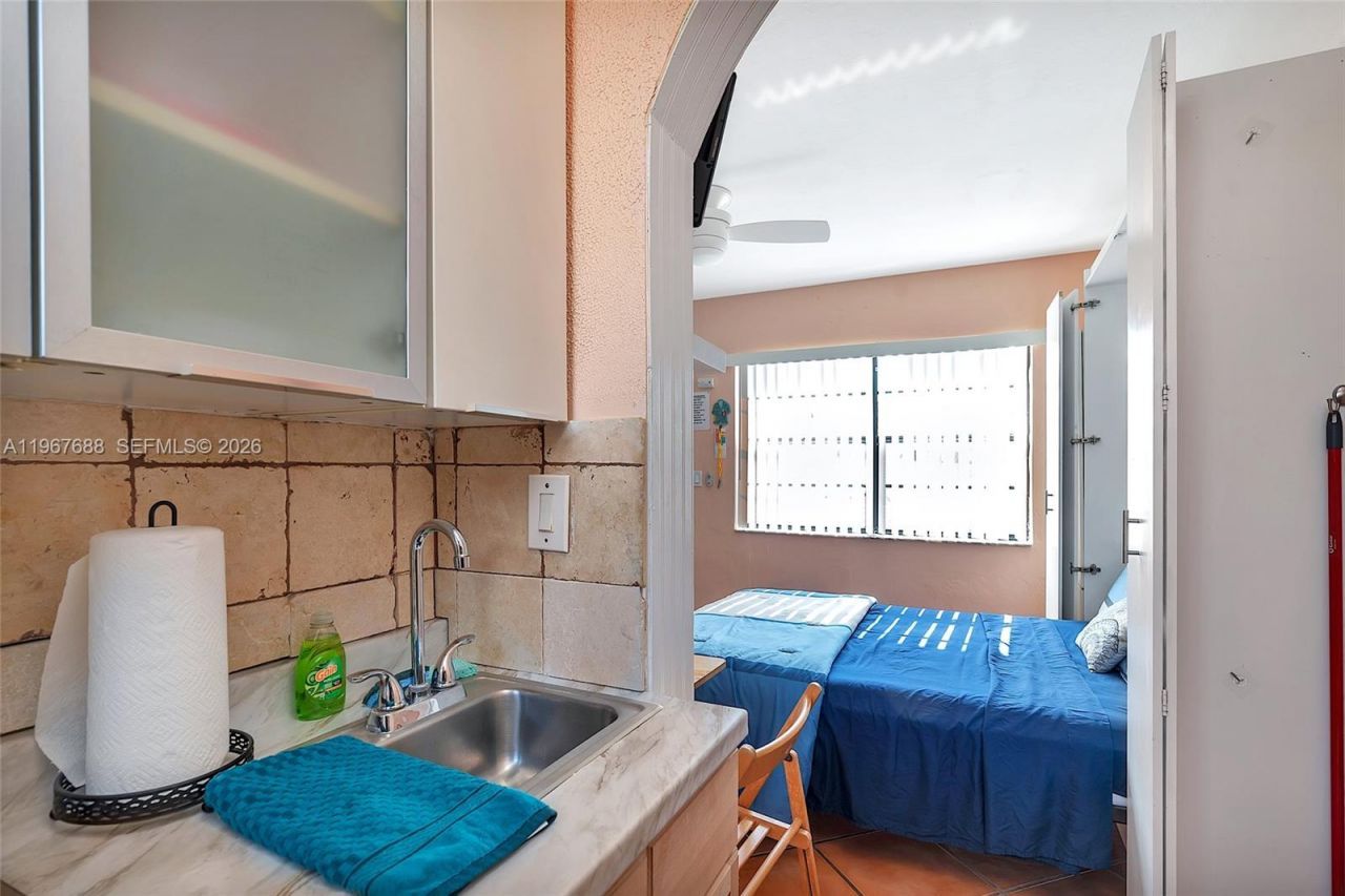 322 Harding St, Unit B202, Hollywood, FL 33019 Photo