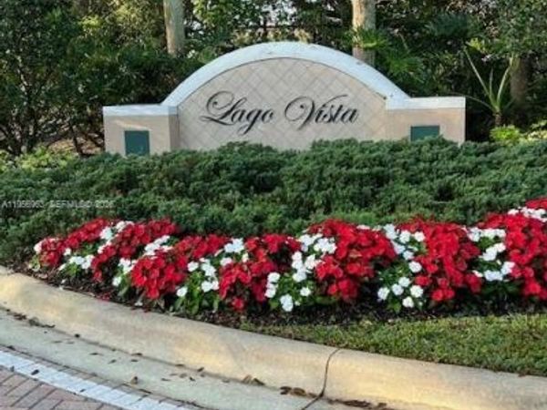 4746 Lago Vista Dr, Coconut Creek, FL 33073