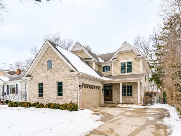 218 Coolidge Place, Libertyville, IL 60048