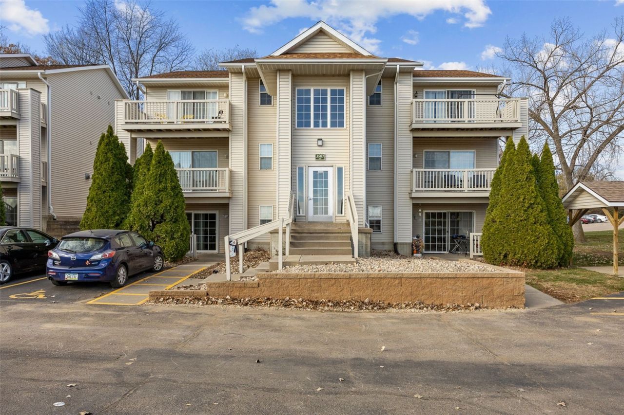3507 E Avenue Nw, Unit F, Cedar Rapids, IA 52405 Main Photo