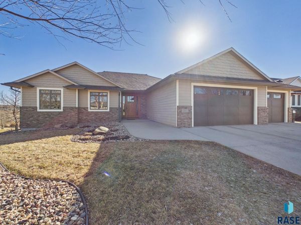 305 E 77th St, Sioux Falls, SD 57108
