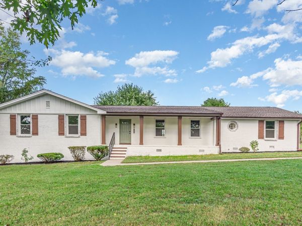 231 S Palmers Chapel Rd, Cottontown, TN 37048