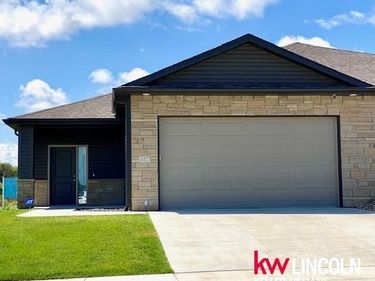 10327 Wayborough Lane, Lincoln, NE 68527