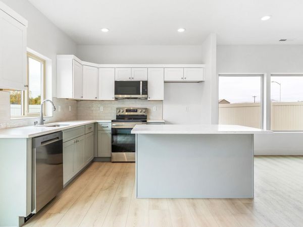 7487 Grapevine Ct, West Richland, WA 99353