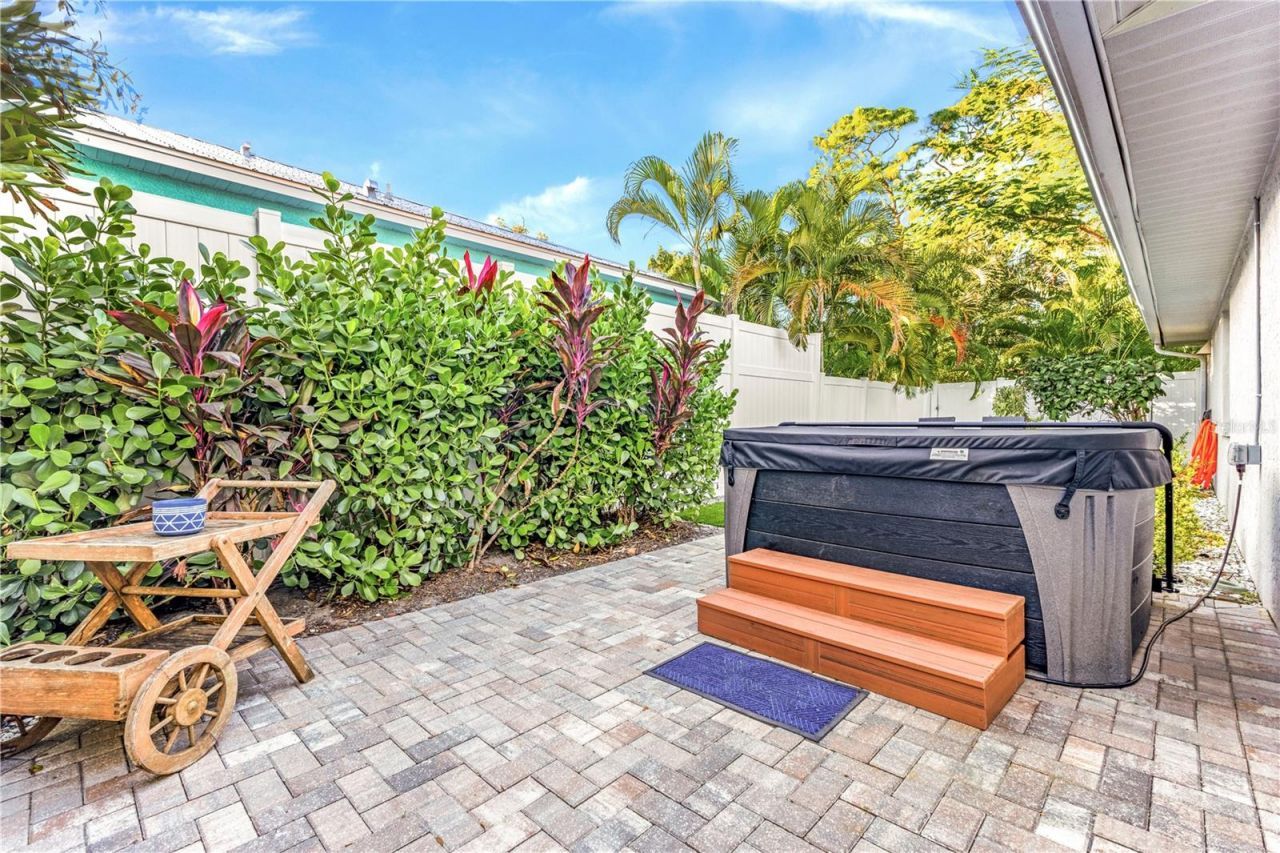 2051 Roselawn Street, Sarasota, FL 34231 Photo