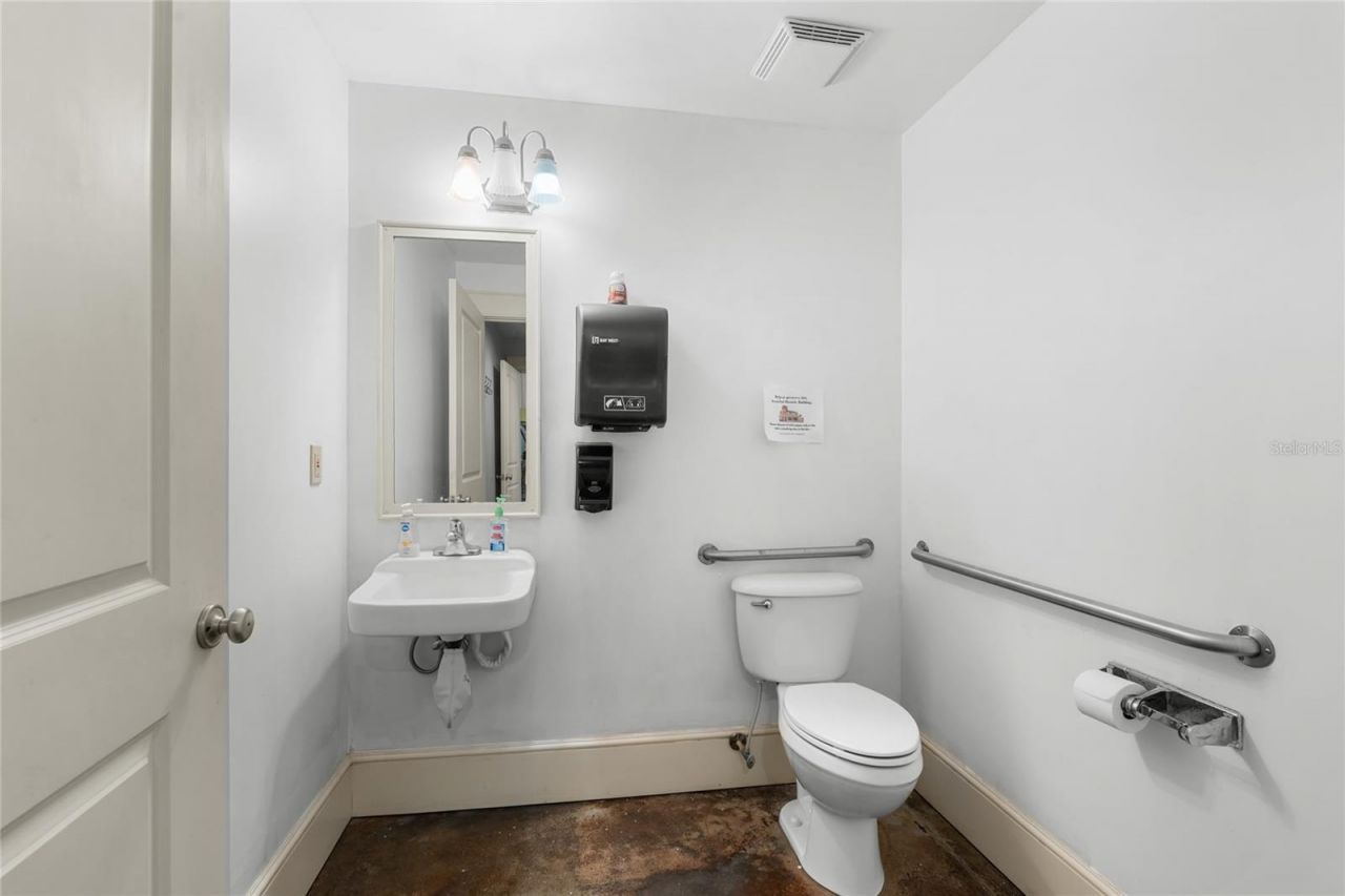 939 N Magnolia Avenue, Ocala, FL 34475 Photo