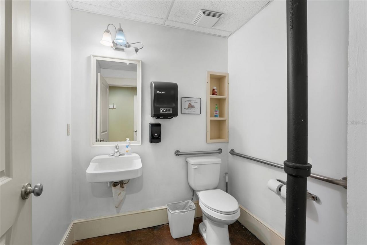 939 N Magnolia Avenue, Ocala, FL 34475 Photo