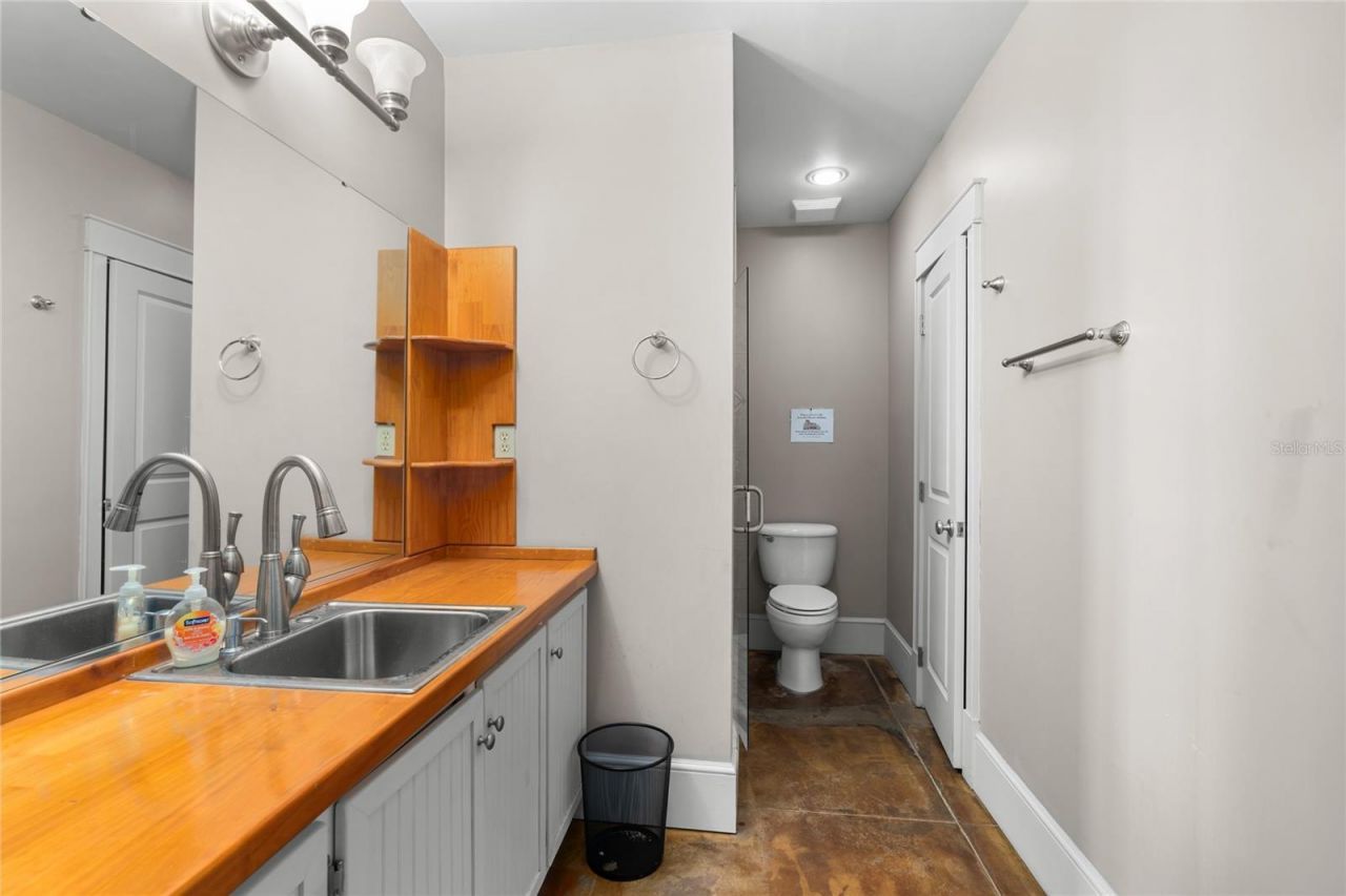 939 N Magnolia Avenue, Ocala, FL 34475 Photo