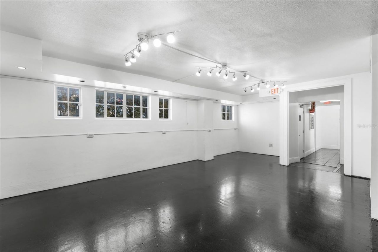 939 N Magnolia Avenue, Ocala, FL 34475 Photo