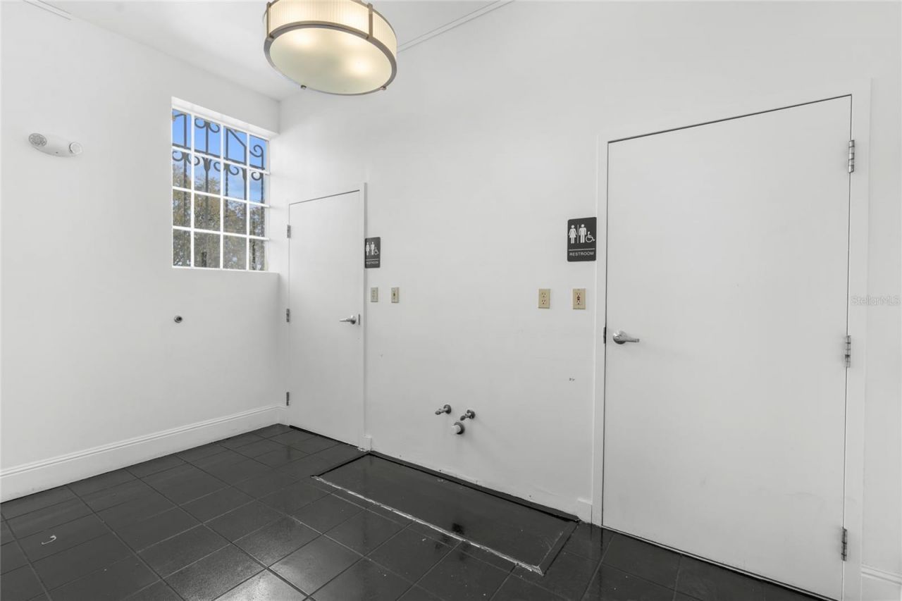 939 N Magnolia Avenue, Ocala, FL 34475 Photo