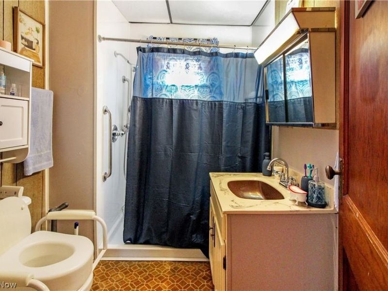 5860 Woodman Avenue, Ashtabula, OH 44004 Photo 6