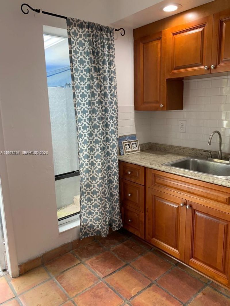 3475 SW 1st Ave , Unit 14, Miami, FL 33145 Photo