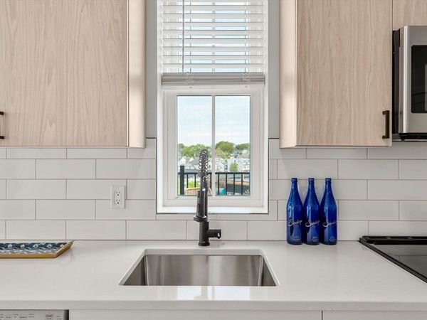 10 Somerset, Unit 207, Winthrop, MA 02152