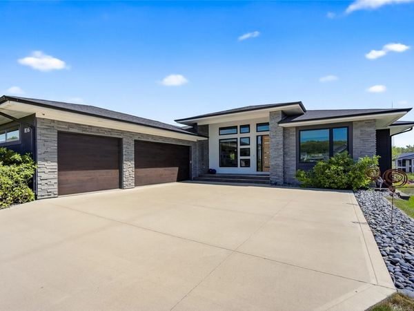 1106 S 100th Street, West Des Moines, IA 50266