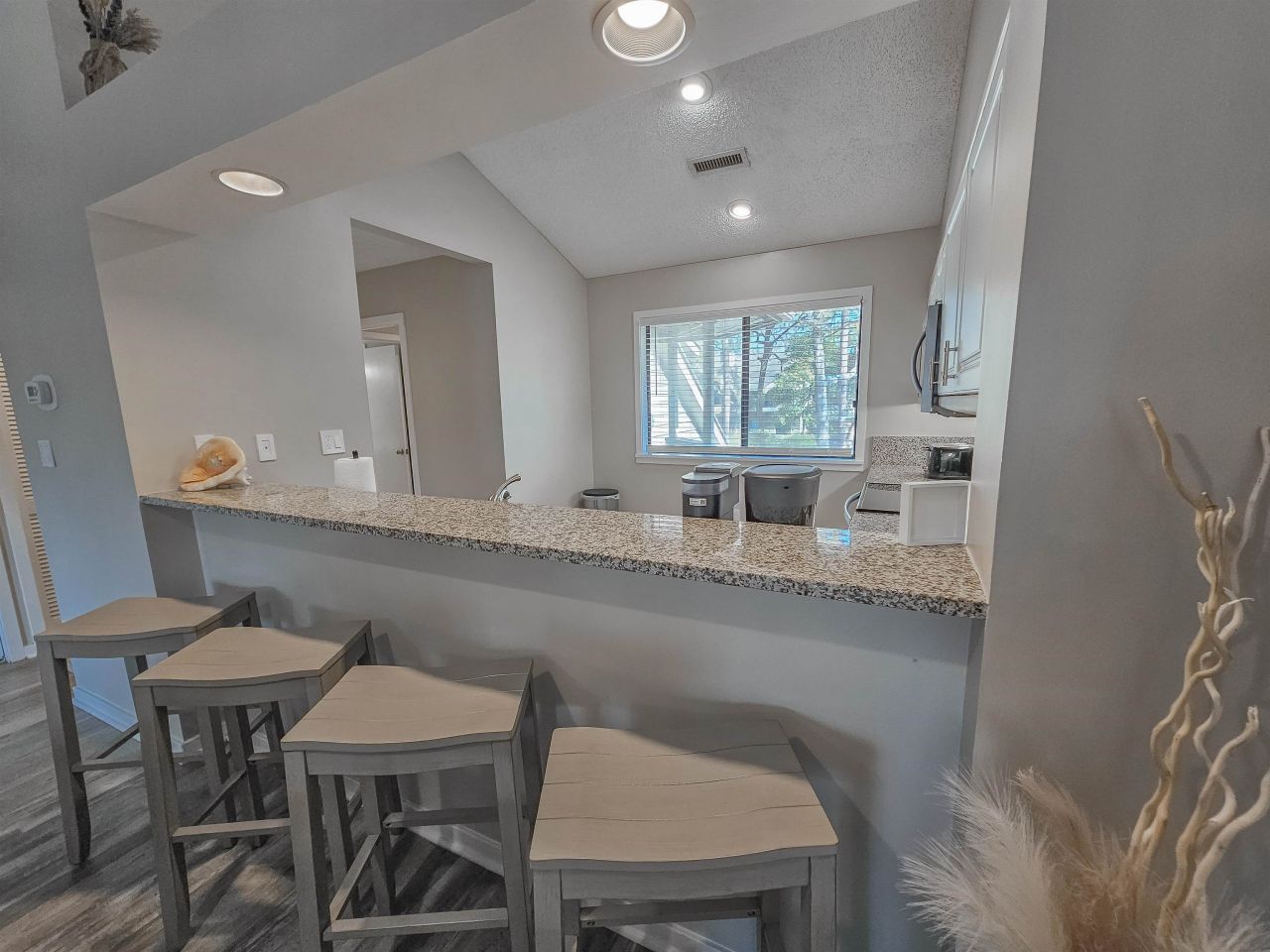 204 Baslow Ct. Photo 16