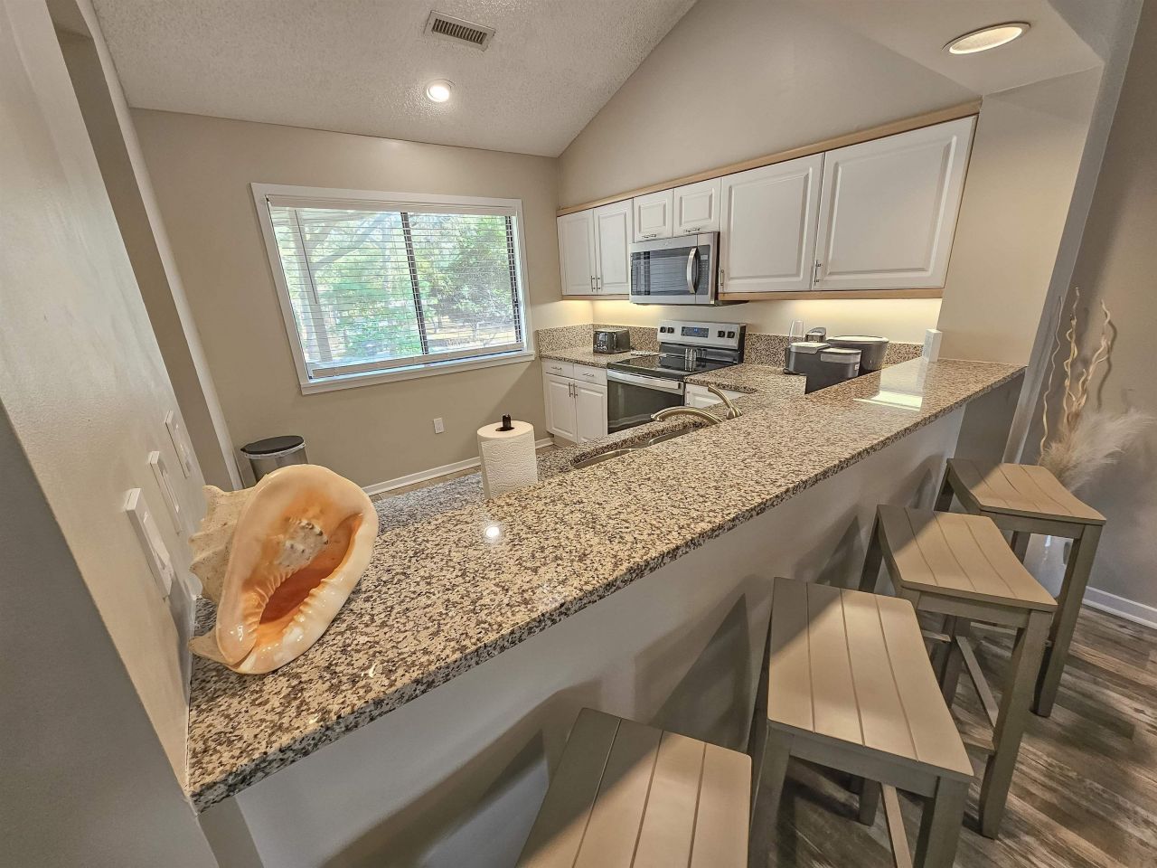 204 Baslow Ct. Photo 17