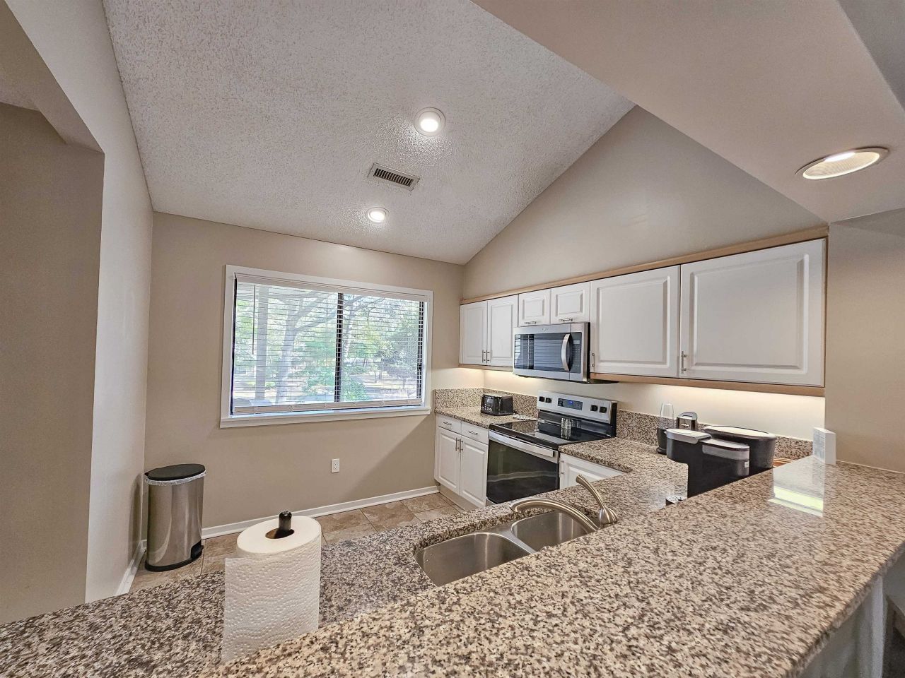 204 Baslow Ct. Photo 19