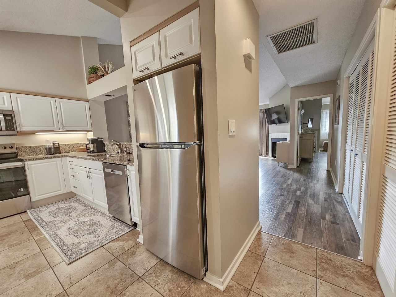 204 Baslow Ct. Photo 21