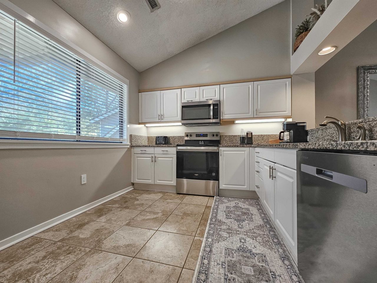 204 Baslow Ct. Photo 26