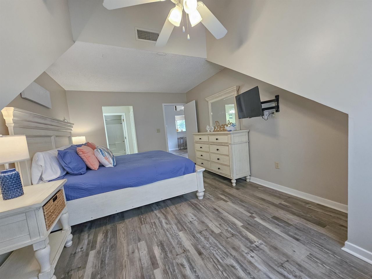 204 Baslow Ct. Photo 33