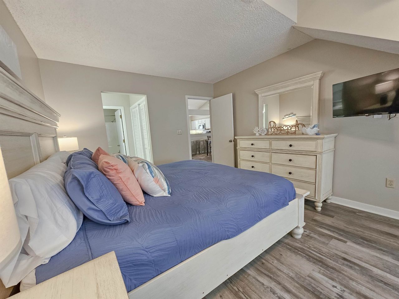 204 Baslow Ct. Photo 34