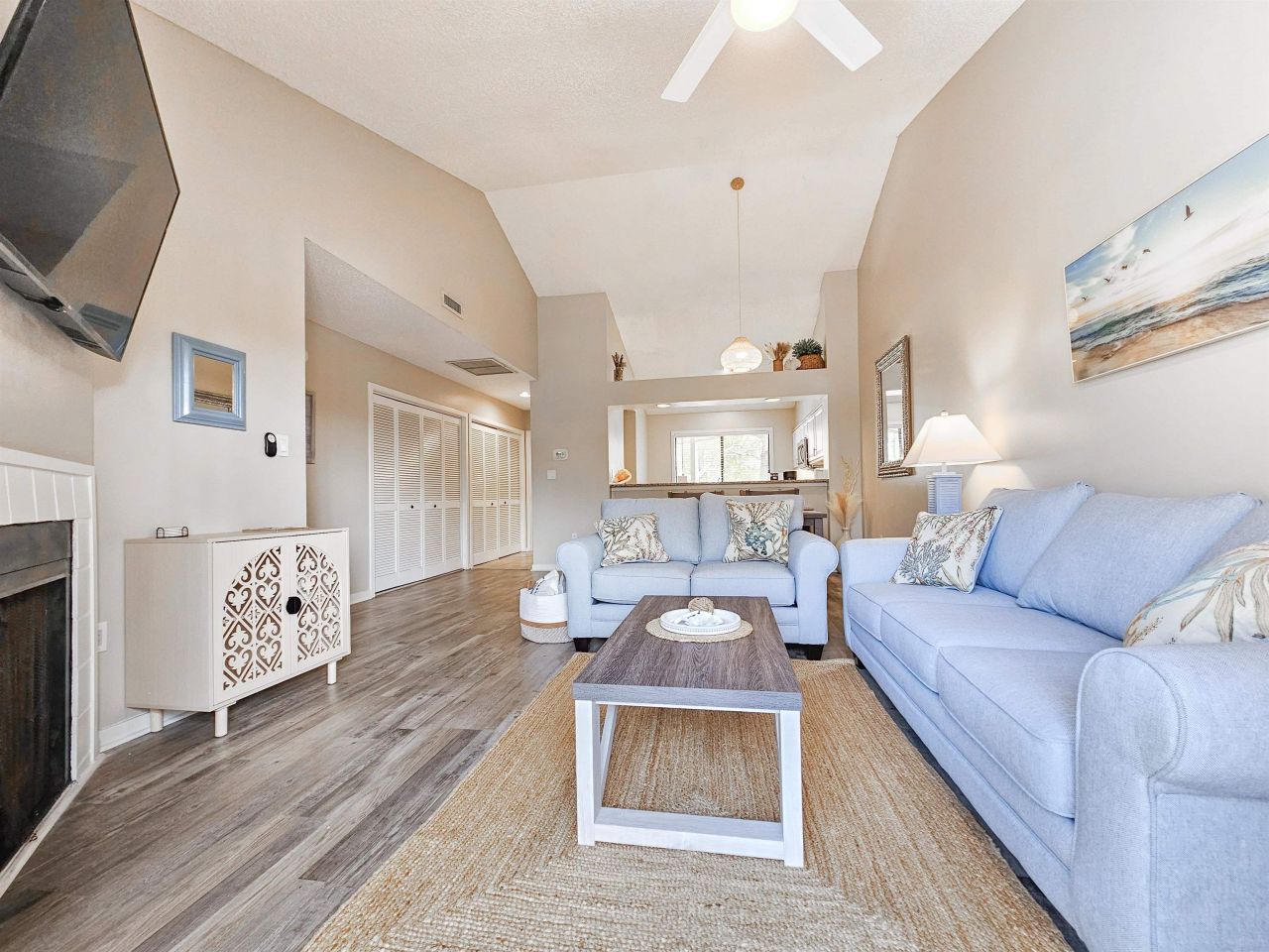 204 Baslow Ct. Photo 5