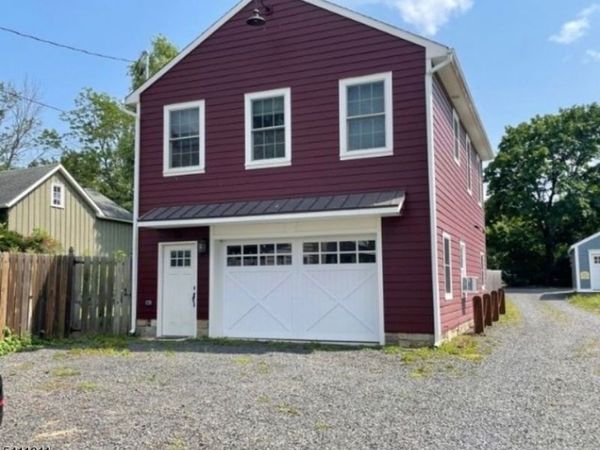 3 Church St, Tewksbury, NJ 08858