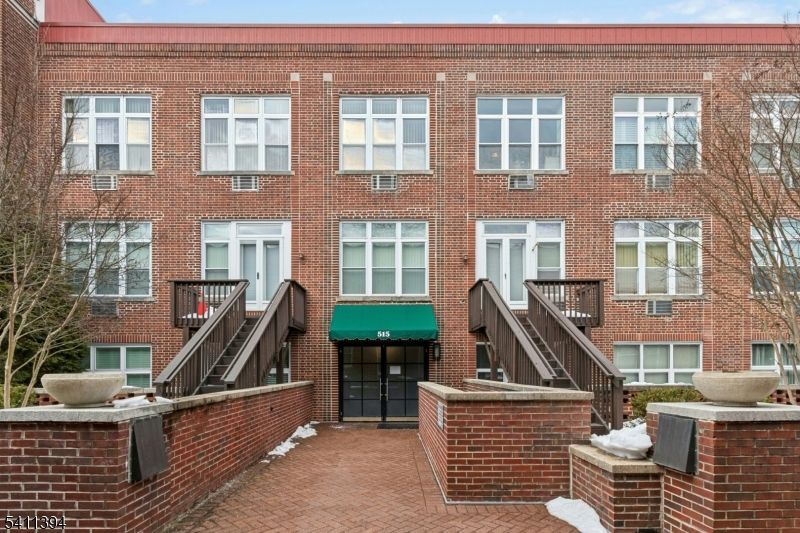 515 Trinity Pl, Westfield, NJ 07090 Main Photo