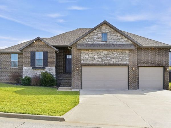 2122 N Bradbury Lane, Ozark, MO 65721