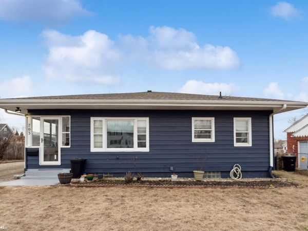 703 S 9th Avenue, Marshalltown, IA 50158