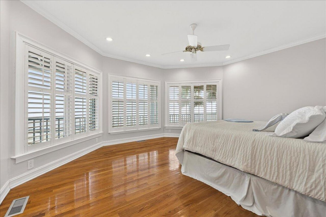 210 Ocean Boulevard Photo 16