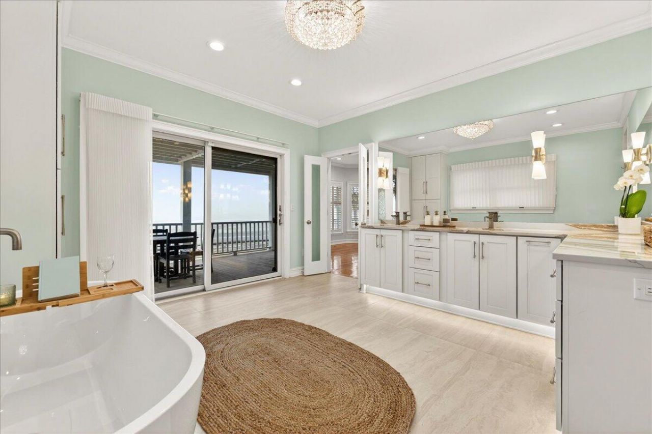 210 Ocean Boulevard Photo 19