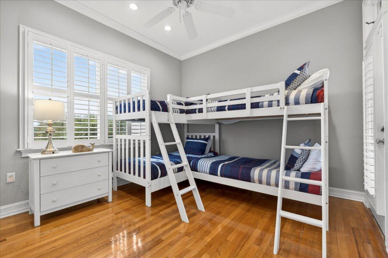 210 Ocean Boulevard Photo 38