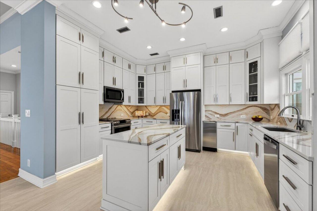 210 Ocean Boulevard Photo 8