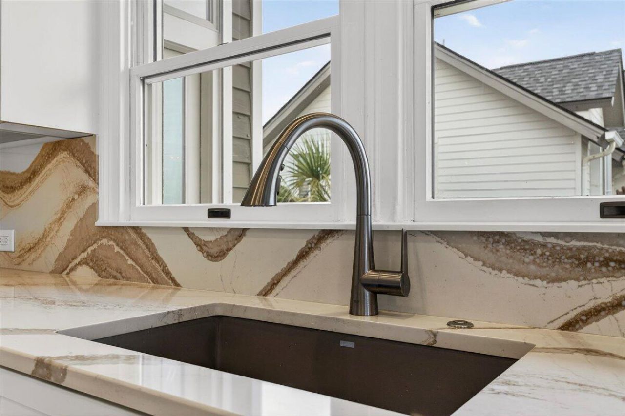 210 Ocean Boulevard Photo 9