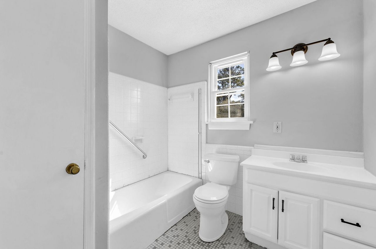 867 Colony Drive Photo 16