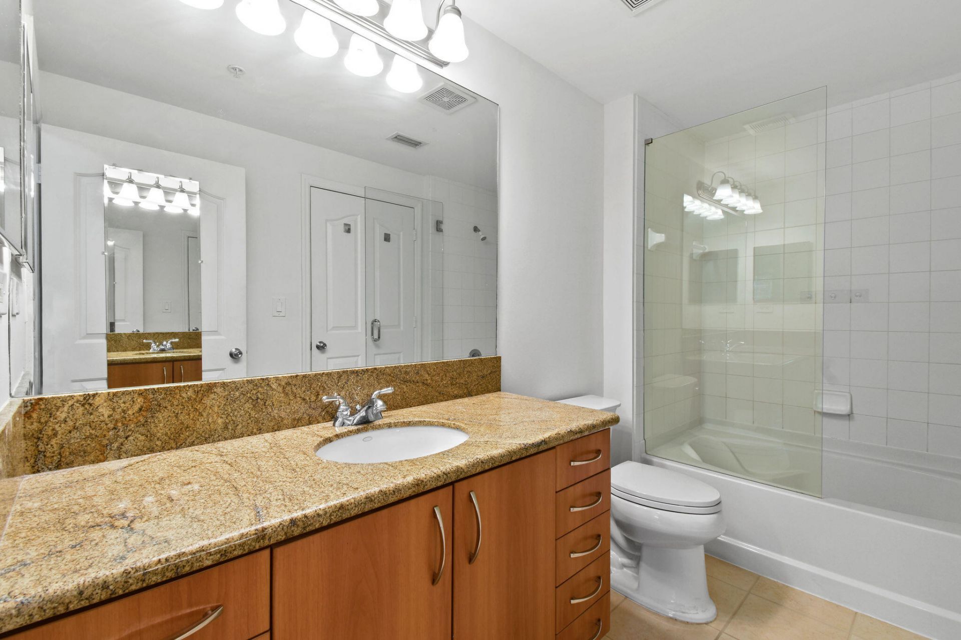 250 NE 3rd Avenue, Unit 1320, Delray Beach, FL 33444 Photo
