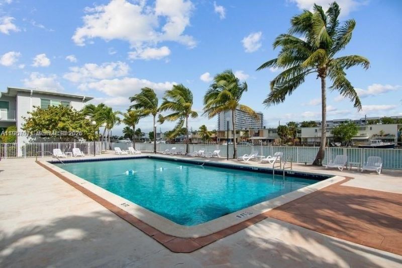 7207 Bay Dr , Unit 19, Miami Beach, FL 33141 Photo
